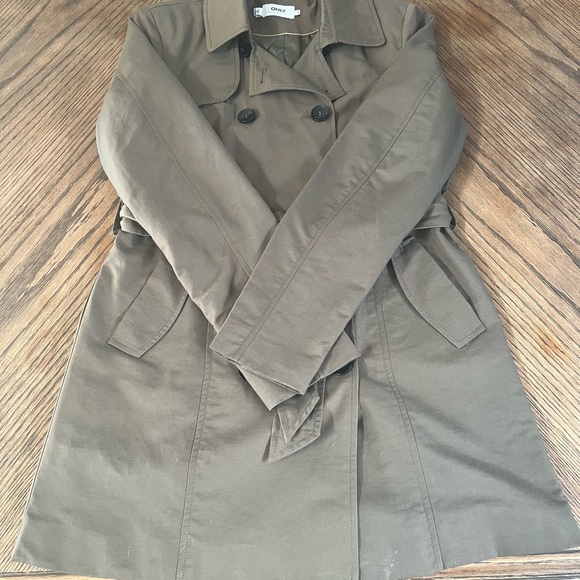 Double breasted trench coat - Picture 2 of 8